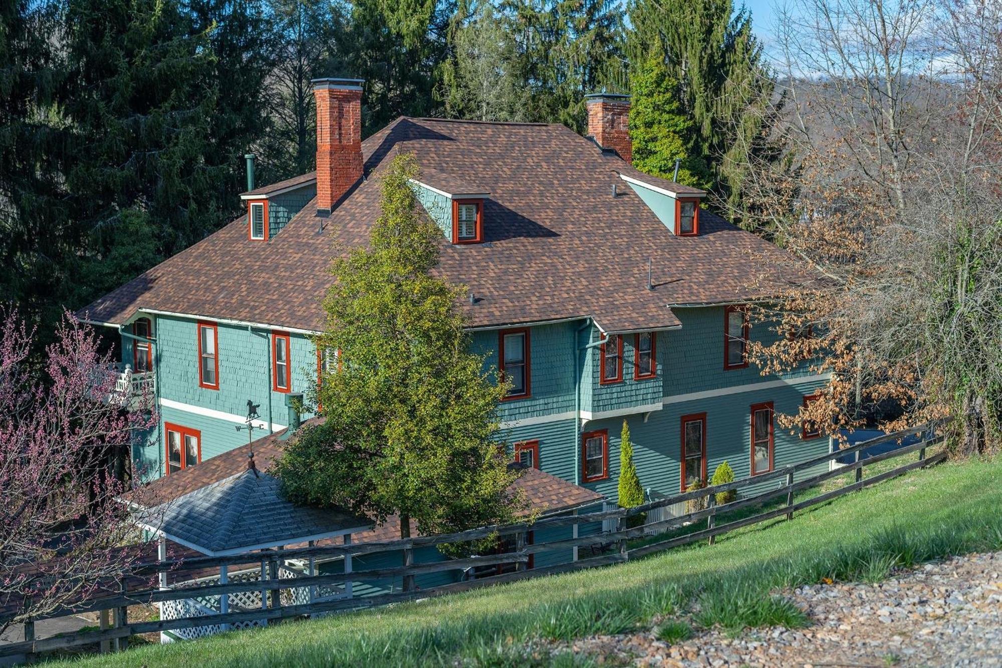 Engadine Inn And Cabins Candler Exterior foto
