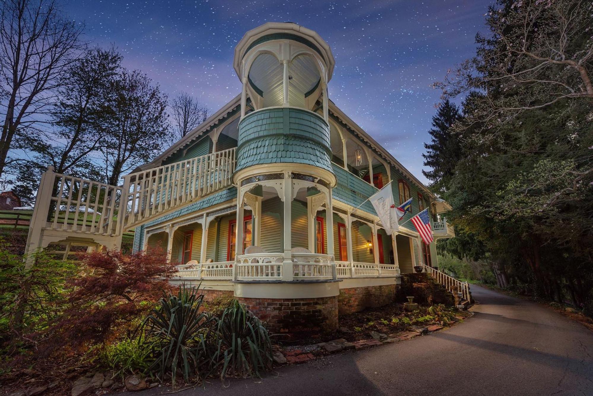 Engadine Inn And Cabins Candler Exterior foto