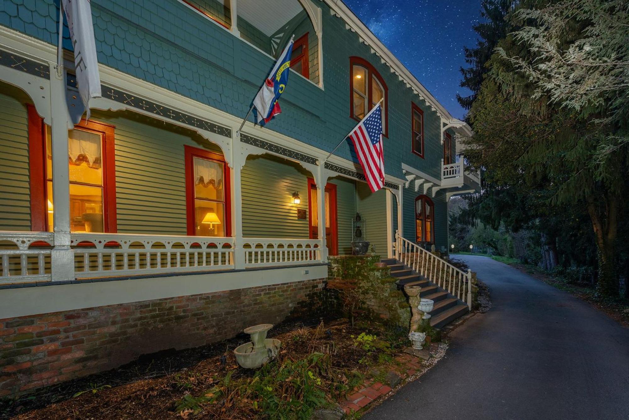 Engadine Inn And Cabins Candler Exterior foto